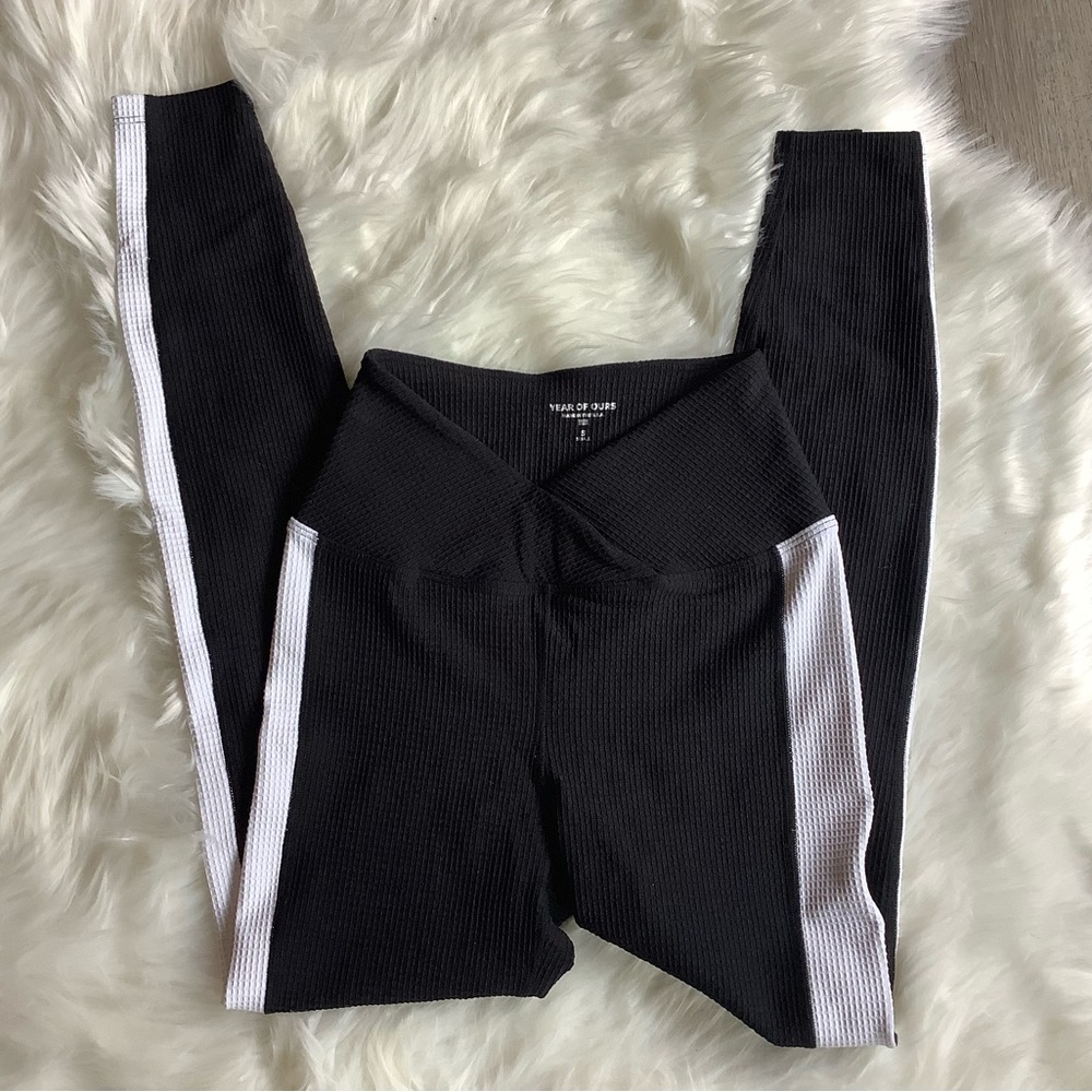 Year of Ours black & white stripe waffle knit high rise v waist leggings S